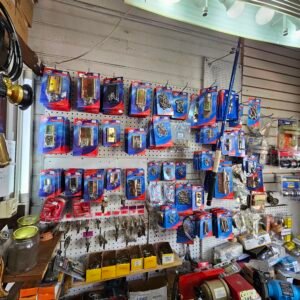 Cerraduras, candados, chapas y bisagras